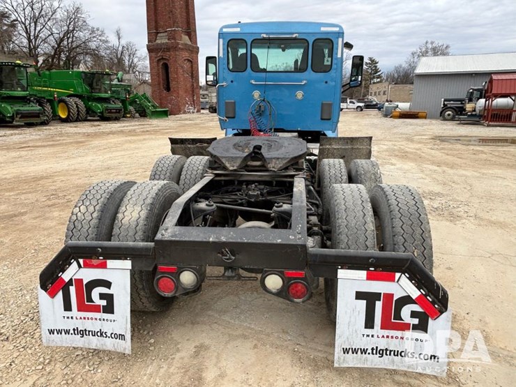 peterbilt-579-image-11