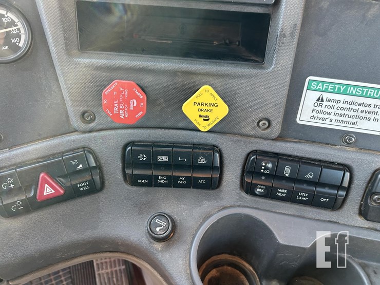 2012-freightliner-cascadia-125-image-21