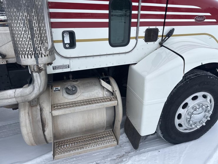 2007-peterbilt-385-image-12