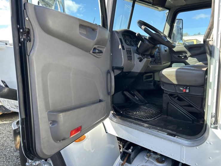 2017-peterbilt-337-image-93