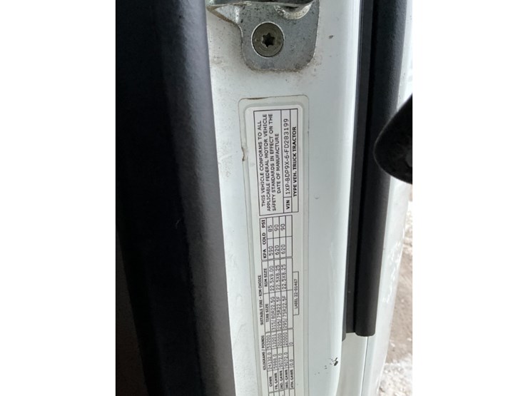 2015-peterbilt-579-image-20