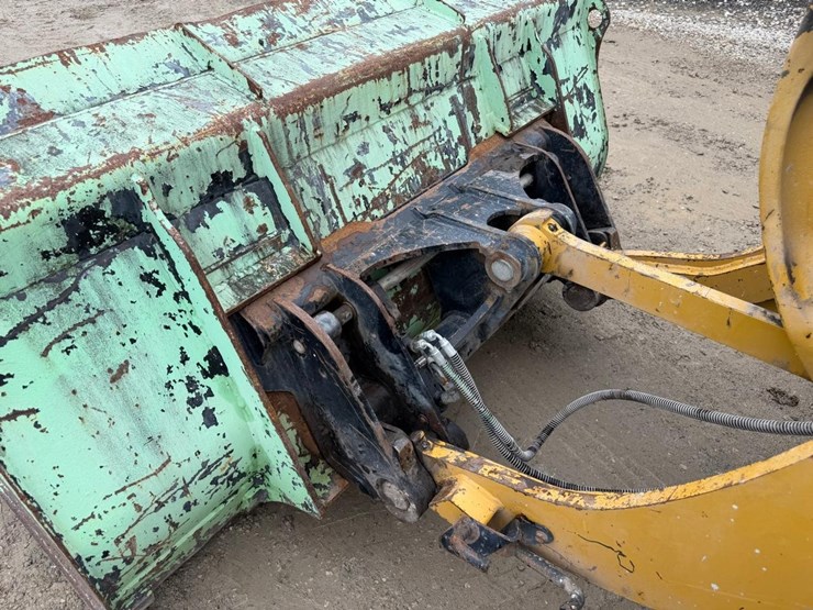 2015-caterpillar-908h2-image-12