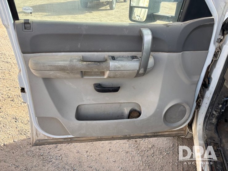 2010-chevrolet-silverado-2500hd-image-67