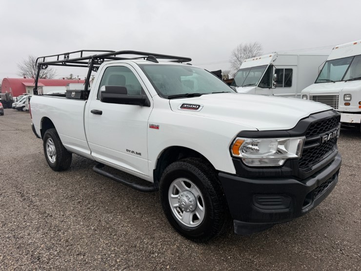 2020-dodge-3500-image-2