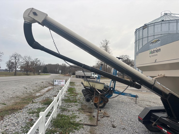 #1527-•-friesen-seed-tender-image-2