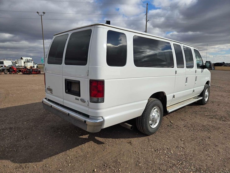 2012-ford-e350-image-3