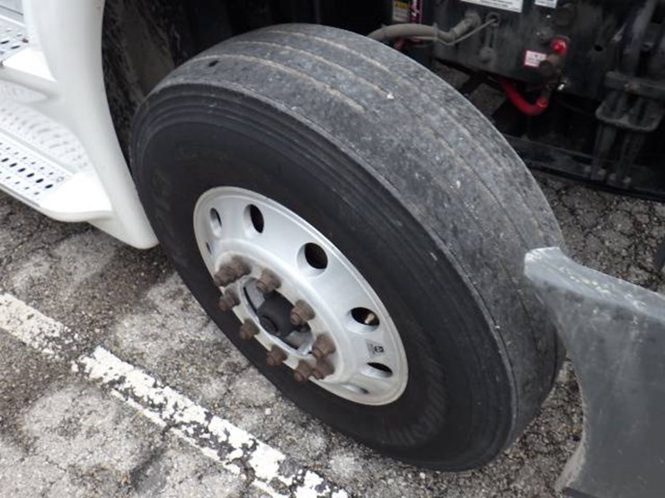 freightliner-cascadia-125-image-28