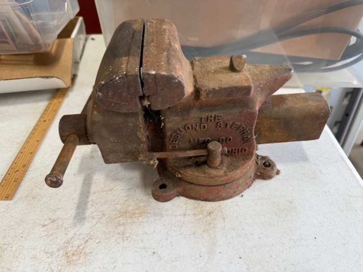 impact-wrench,-angle-grinder,-and-vise-image-10