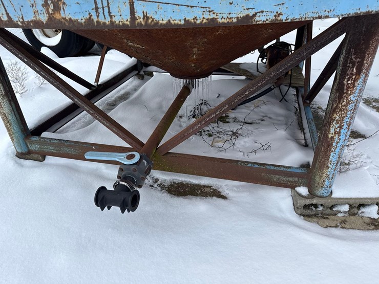 white-cone-bottom-tank-image-3