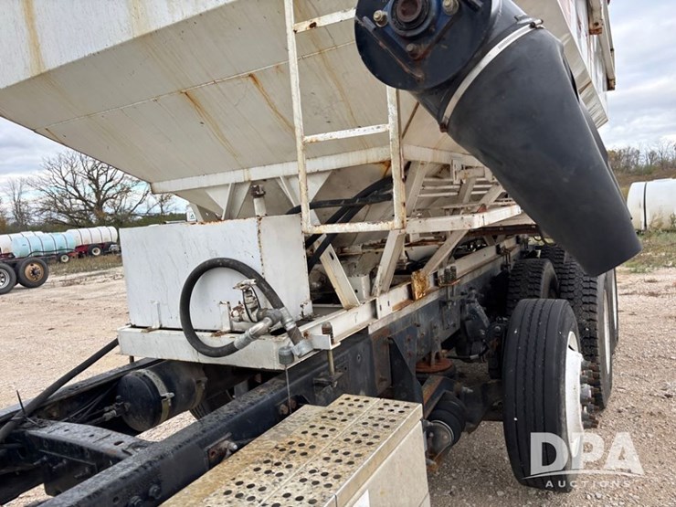 freightliner-fld112-image-75