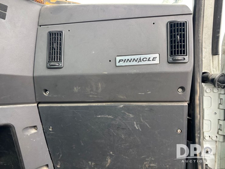 2017-mack-pinnacle-chu613-image-65