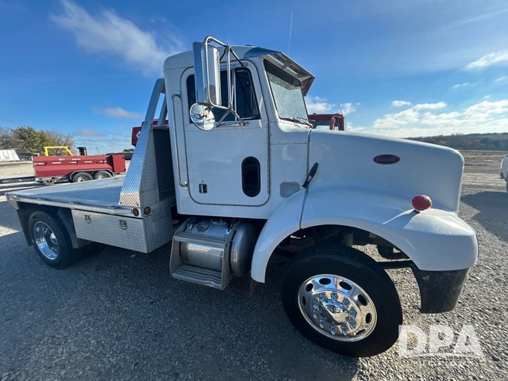 peterbilt-330-image-4