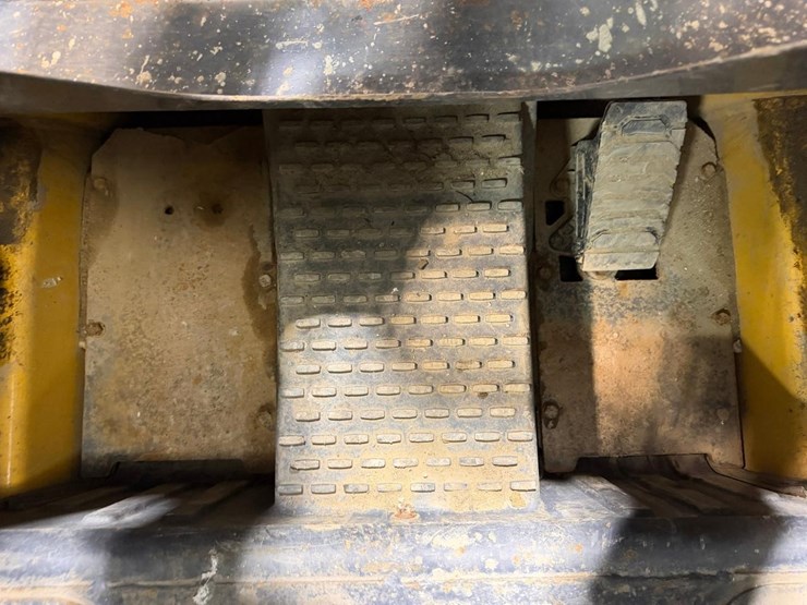 2021-deere-317g-image-22