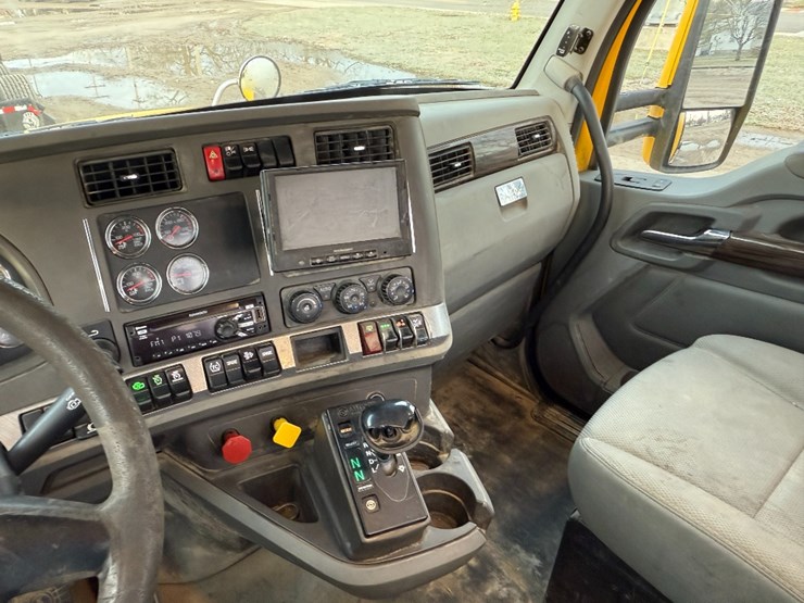 2019-kenworth-t880-image-24