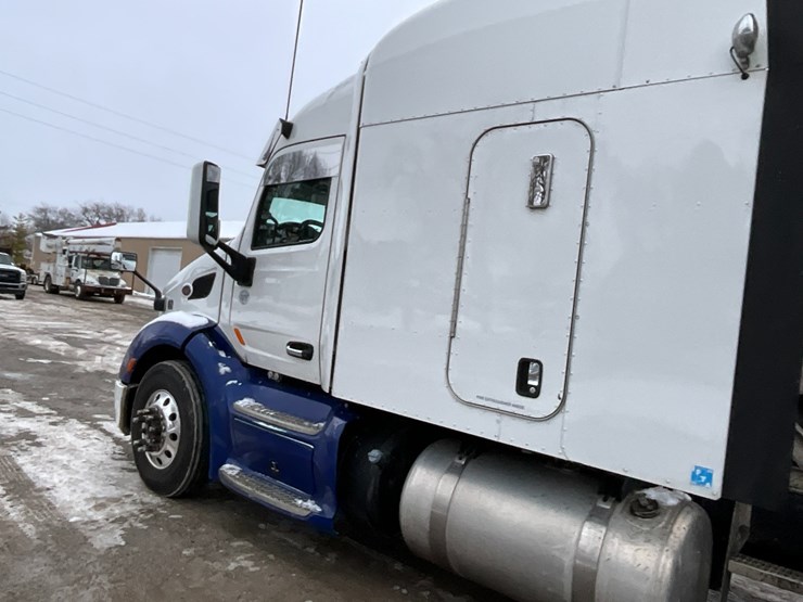 2015-peterbilt-579-image-19