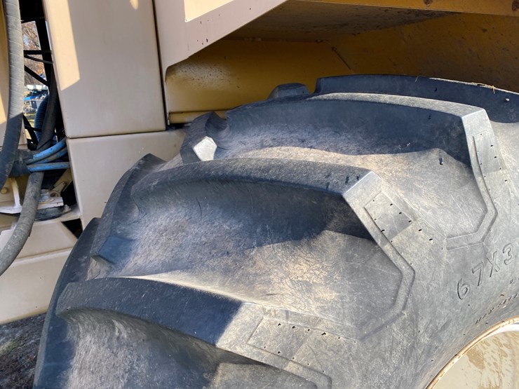 #1300-•-ag-gator-2004-injector-applicator-(colfax,-wi)-image-21