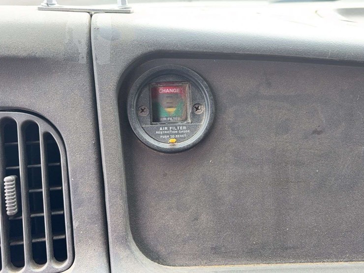 2005-sterling-l8500-image-34