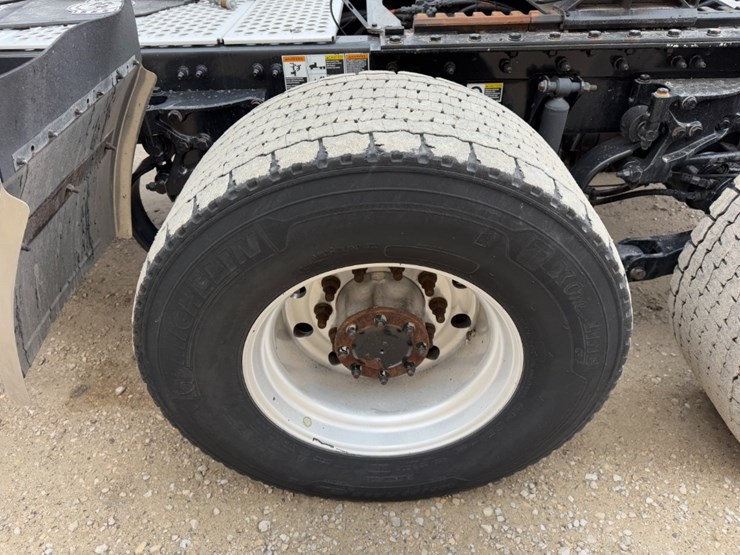 2019-kenworth-t680-image-24