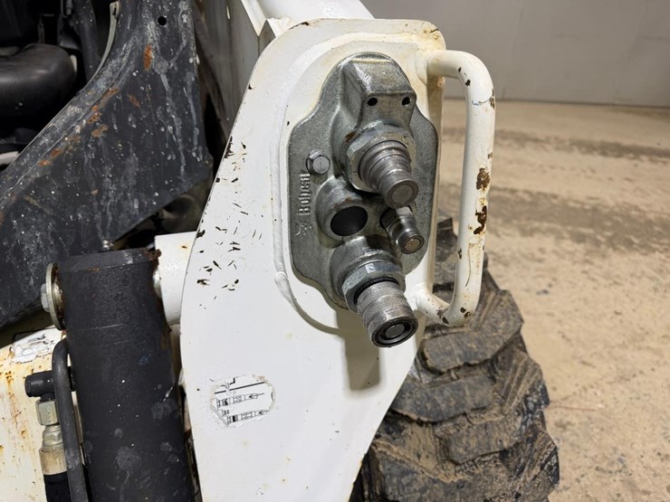 2022-bobcat-s740-image-11