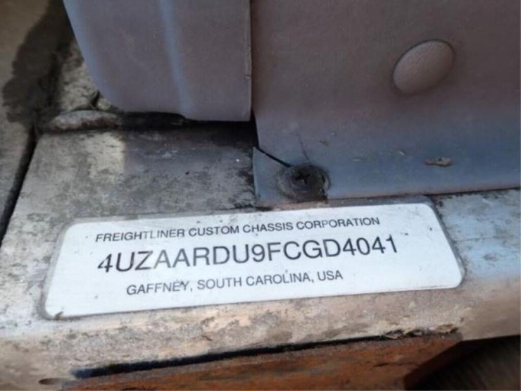 2015-freightliner-mt55-image-12