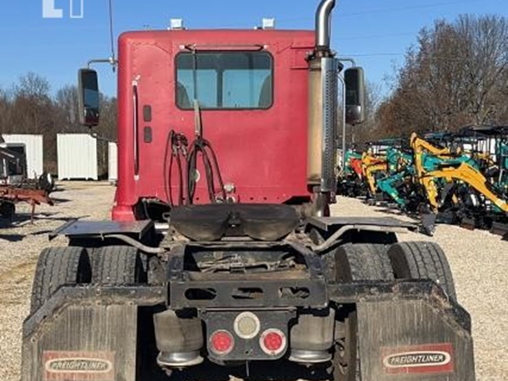 2004-freightliner-columbia-120-image-5