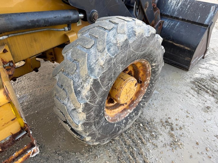 caterpillar-420d-image-23