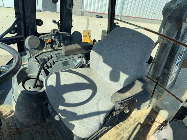 2011-deere-310j-image-27