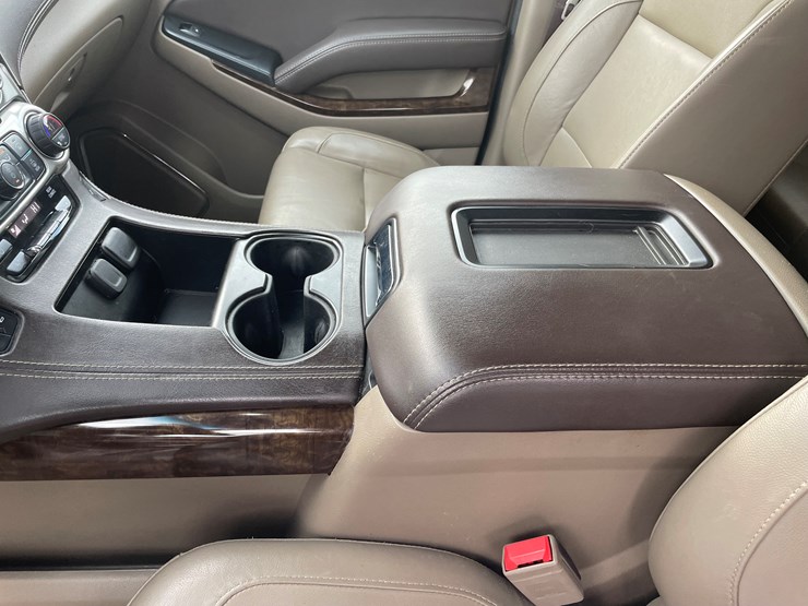 2019-chevrolet-suburban-image-35