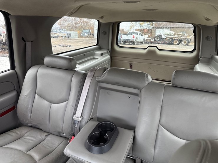 chevrolet-suburban-image-10