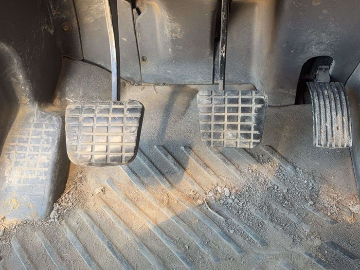 2010-international-lf517-lone-star-dump-truck-image-50