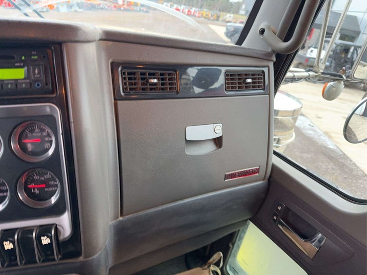 2010-kenworth-t800-image-96