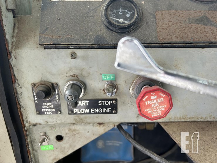 1981-oshkosh-green-snow-blower-image-63