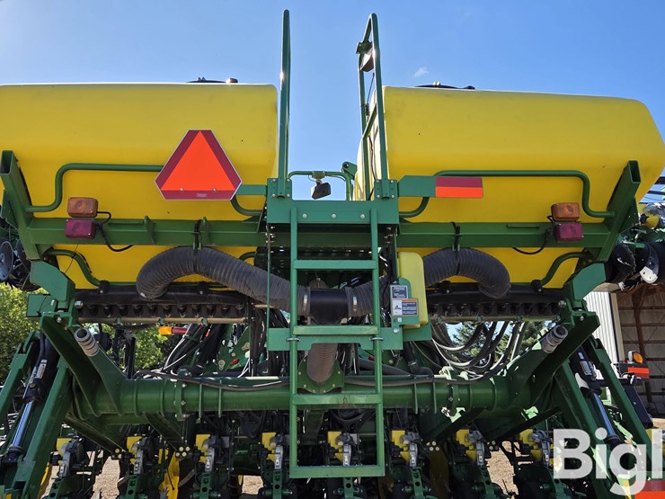 2011-john-deere-dr18-image-19