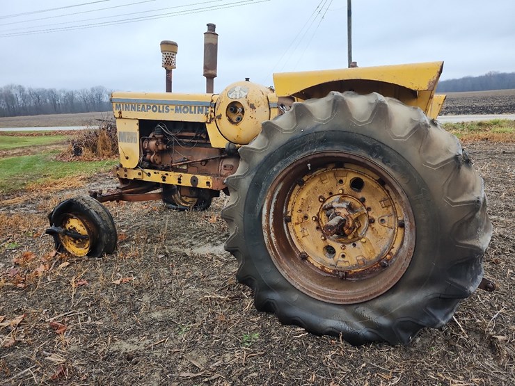 1965-mm-m670-lp-tractor-image-4