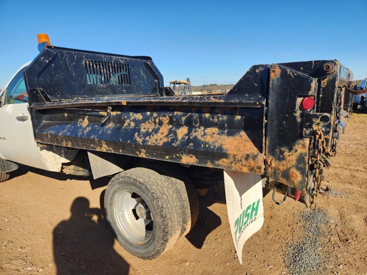 2009-chevrolet-3500-image-12