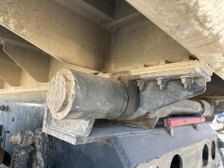 2017-international-hx615-image-42