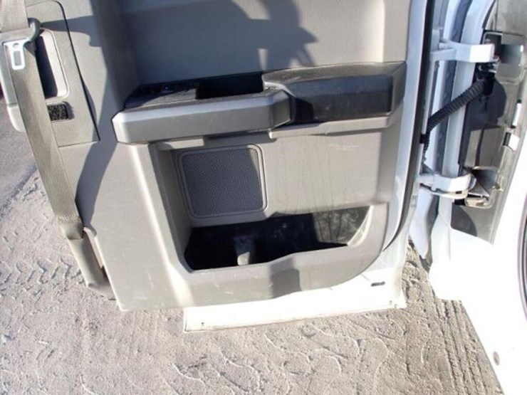 ford-f150-xlt-image-25