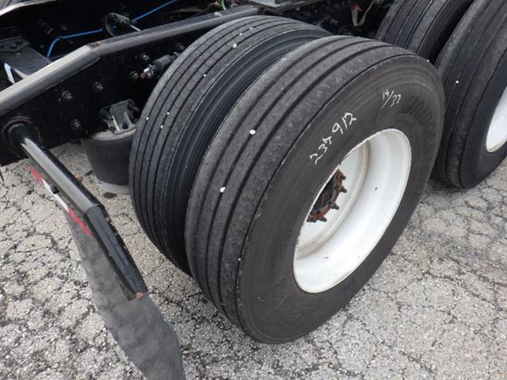 2020-freightliner-cascadia-126-image-7