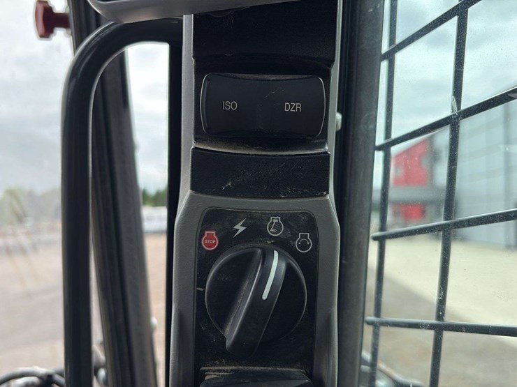 2021-case-dl550-image-60