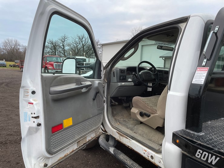 2004-ford-f450-image-29