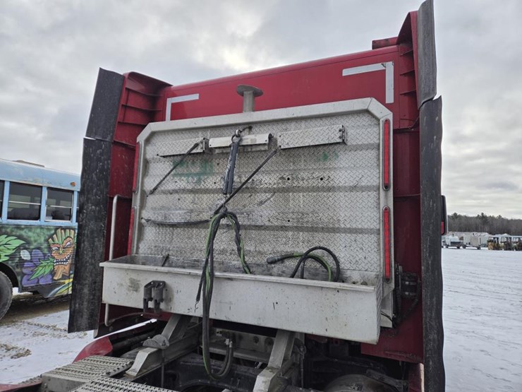 2017-peterbilt-579-image-28