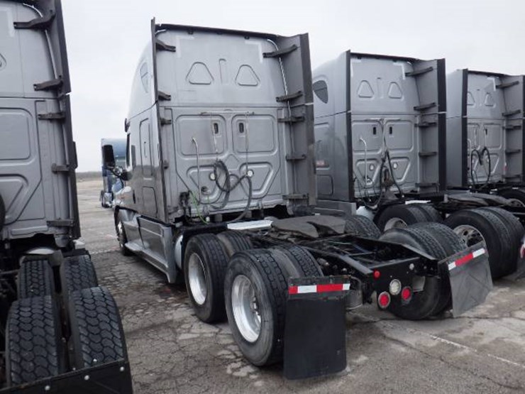 2019-freightliner-cascadia-125-image-16