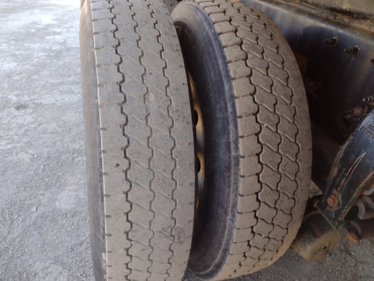 peterbilt-567-image-28