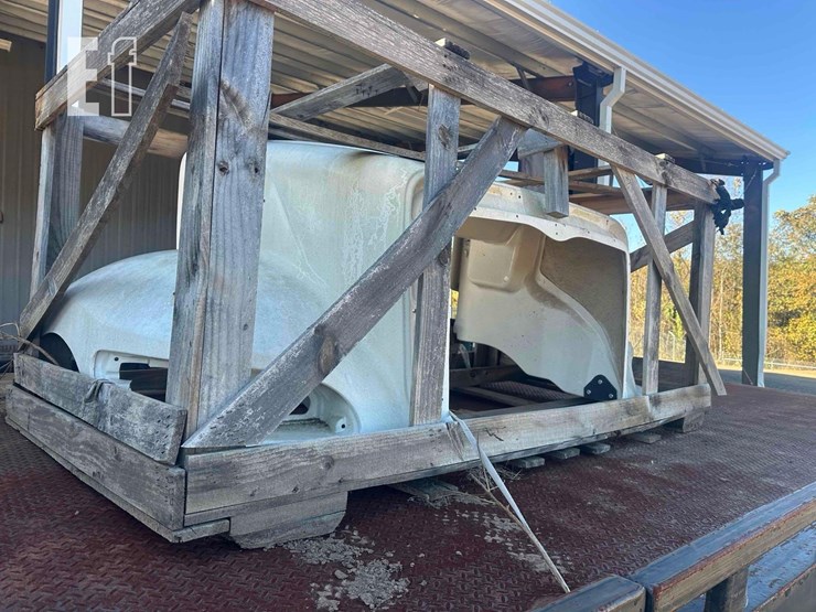 2008-peterbilt-335-image-20