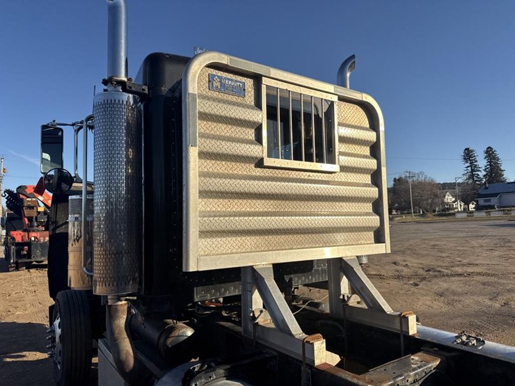 2008-peterbilt-388-image-28