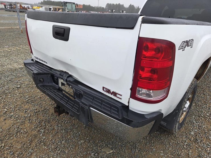 2011-gmc-2500-image-26