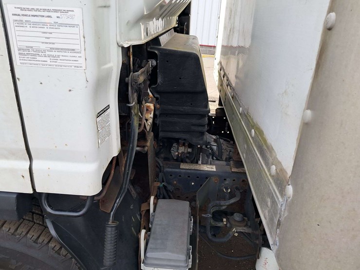 2008-isuzu-npr-image-16