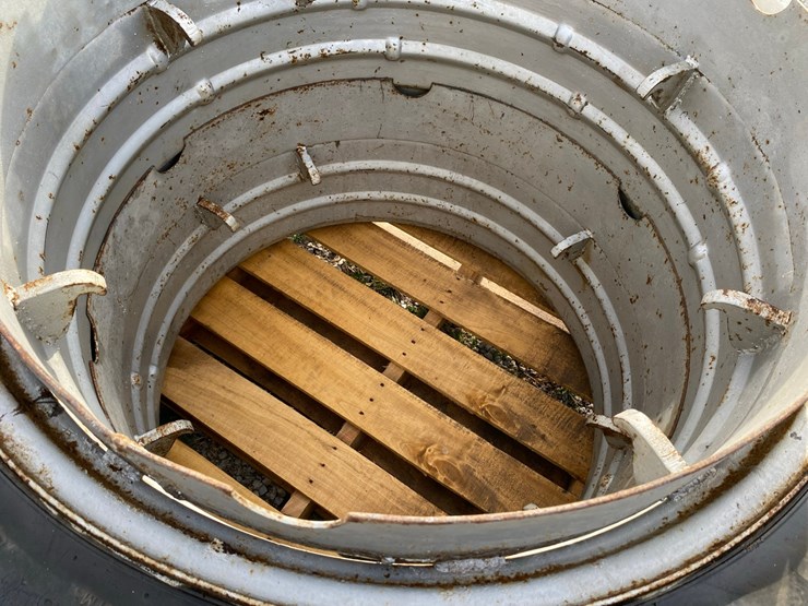 firestone-radial-18.4-38-duals-with-spacers-for-32”-combine-wheels-image-3