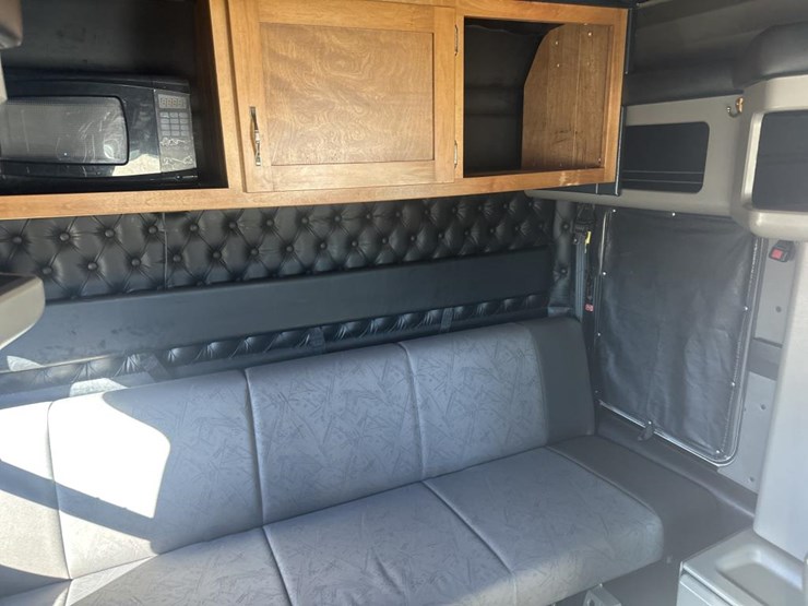 2009-kenworth-t800-image-42