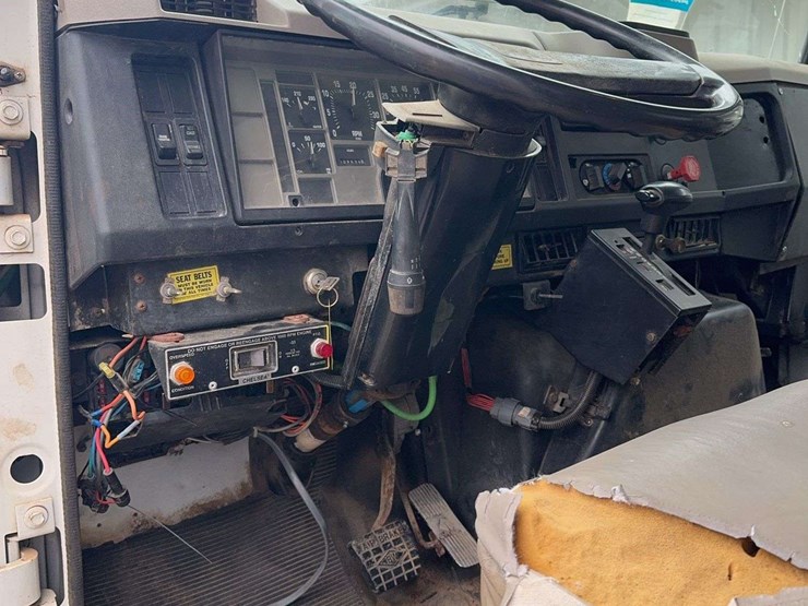 2001-international-4700-image-12